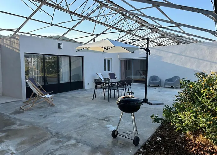 Atypique Entre Campagne Et Hébergement de vacances *